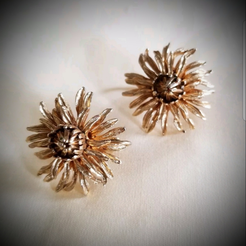 Vintage Corocraft Flower Earrings Clip Gold